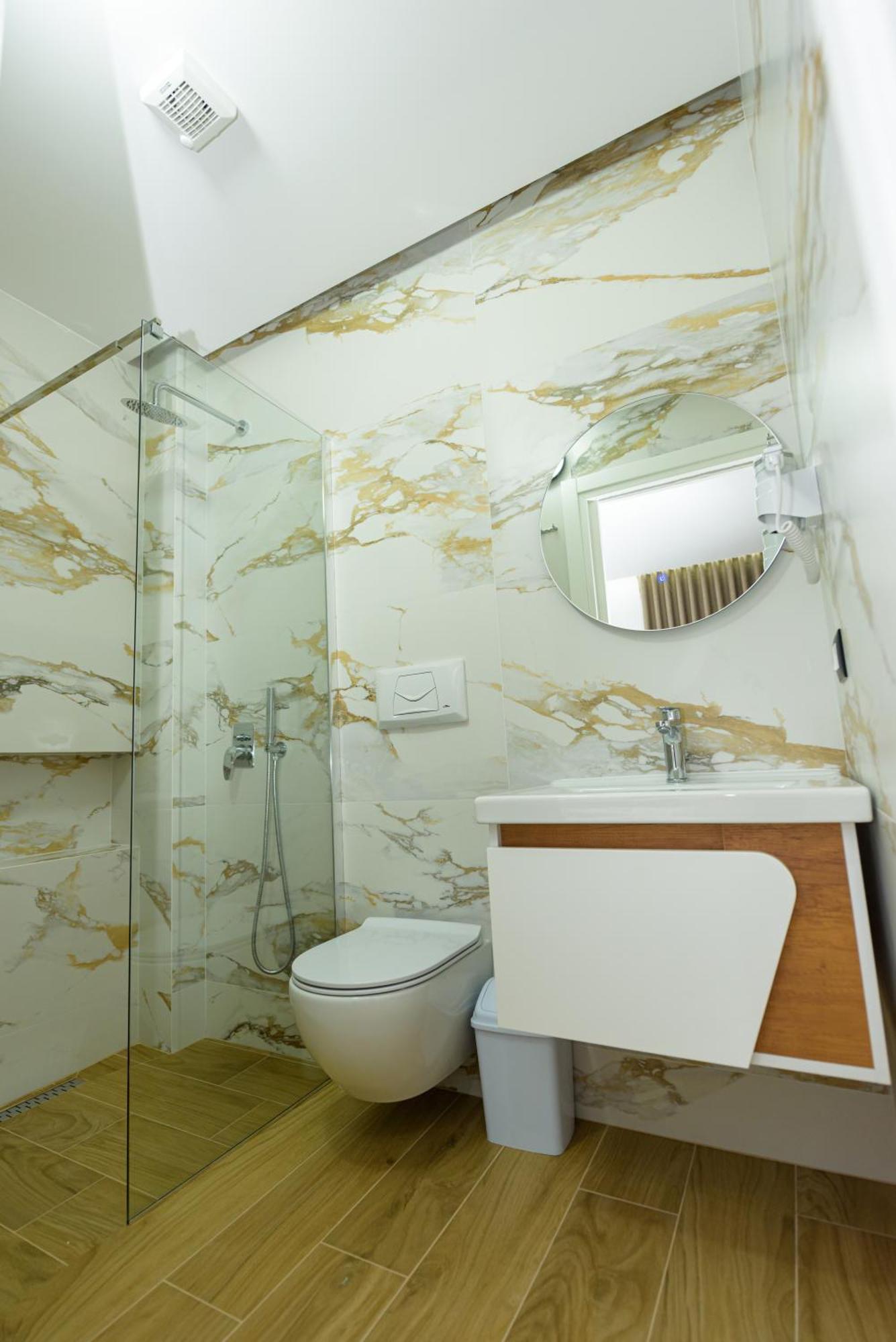 Kevin'S Aparthotel Vlorë 外观 照片