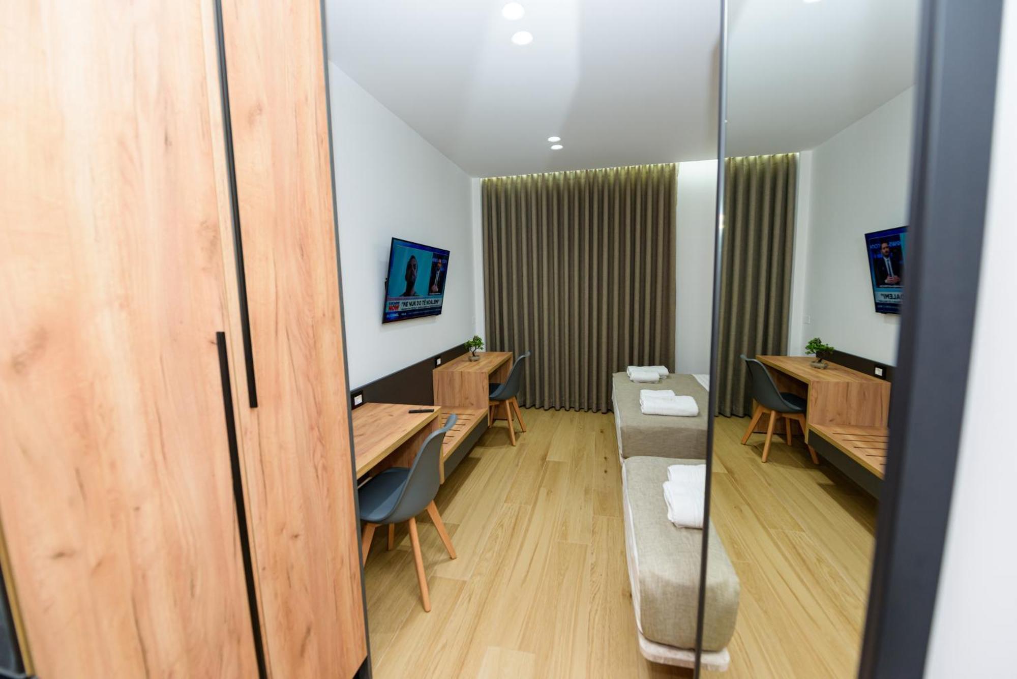 Kevin'S Aparthotel Vlorë 外观 照片