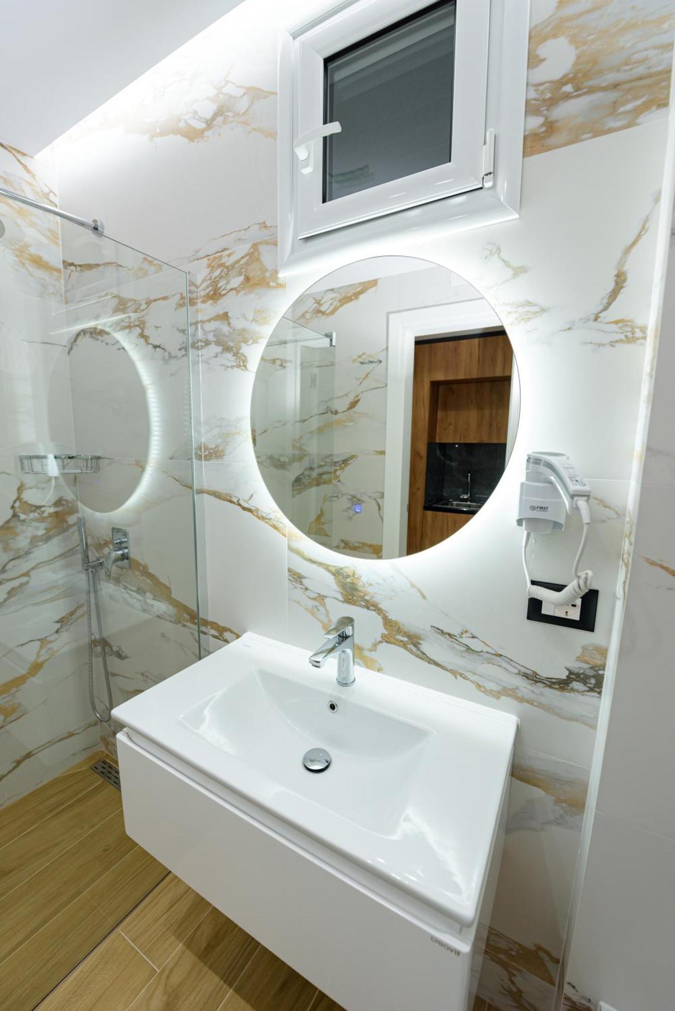 Kevin'S Aparthotel Vlorë 外观 照片