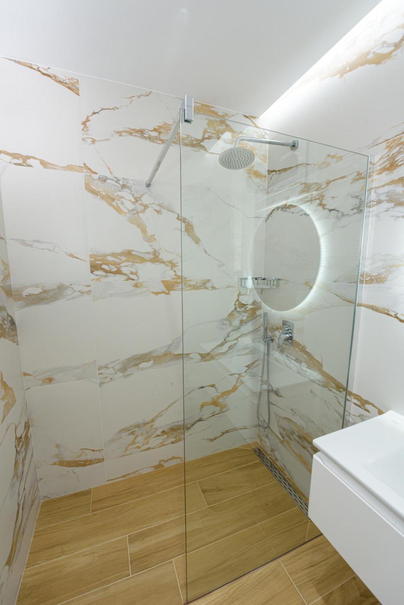 Kevin'S Aparthotel Vlorë 外观 照片