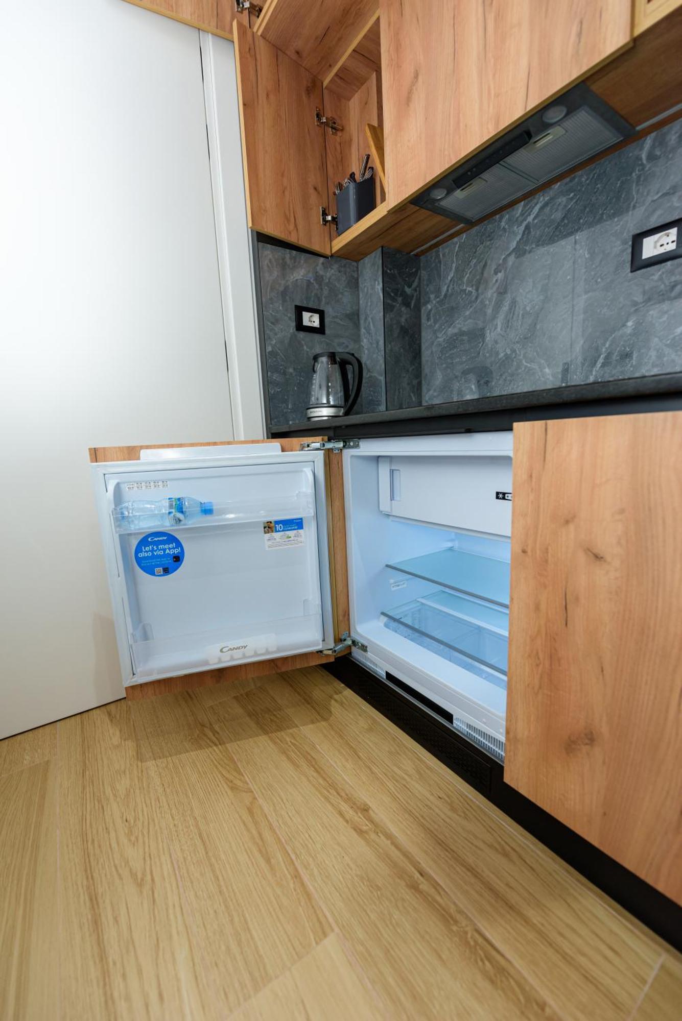 Kevin'S Aparthotel Vlorë 外观 照片